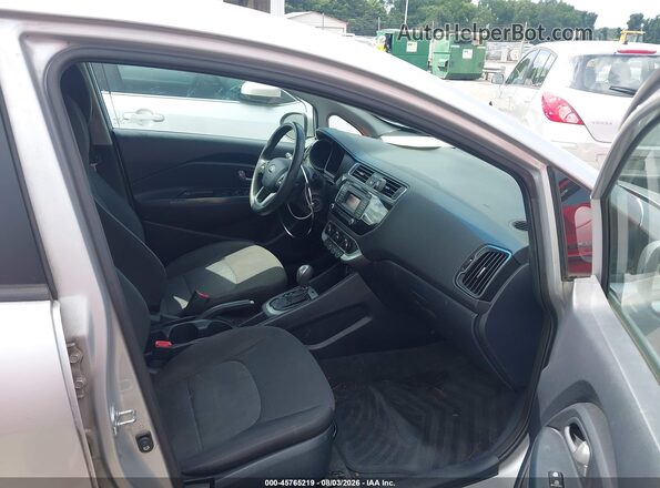 KNADM4A36G6544206 2016 KIA RIO Silver Widok wnętrza z przodu