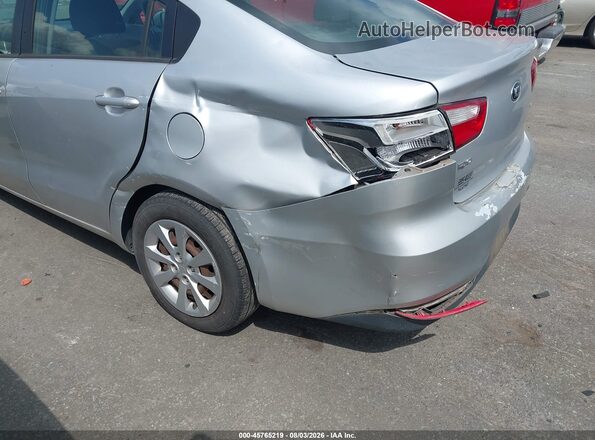 KNADM4A36G6544206 2016 KIA RIO Silver Widok wnętrza z tyłu