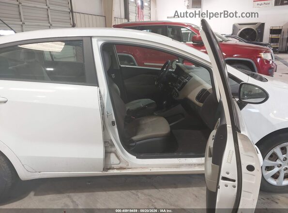 KNADM4A36G6686121 2016 KIA RIO White Front interior view
