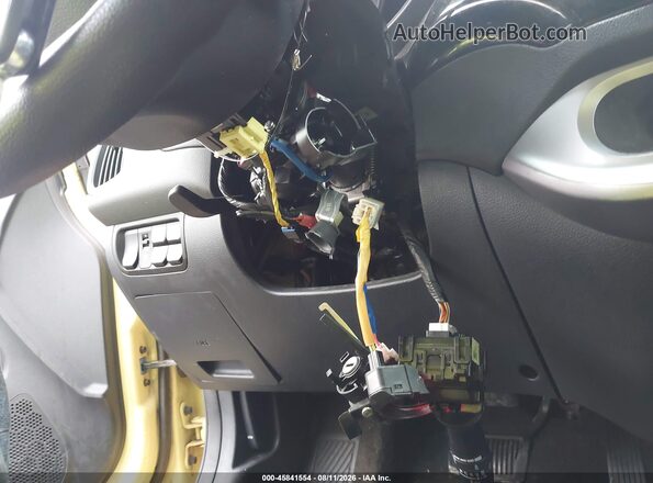 KNADM4A38G6544840 2016 KIA RIO Yellow Widok z przodu