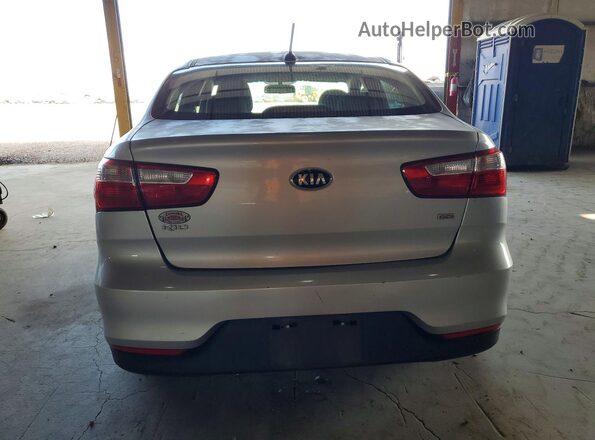 KNADM4A38H6025983 2017 KIA RIO Silver Вид задньої частини салону