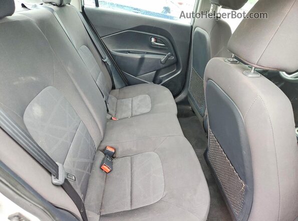 KNADM4A38H6050737 2017 KIA RIO Серебряный Вид задних сидений