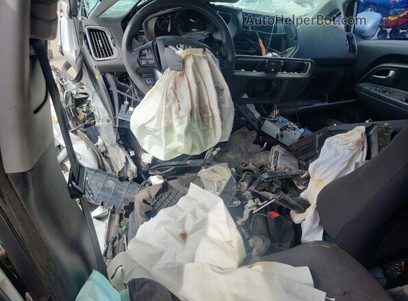 KNADM4A38H6054772 2017 KIA RIO Silver Вид панелі приладів