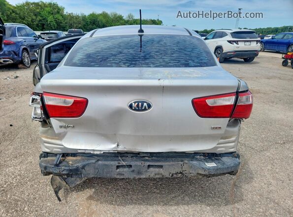 KNADM4A38H6054772 2017 KIA RIO Silver Вид ззаду