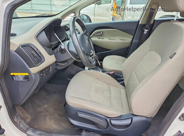 KNADM4A39H6046664 2017 KIA RIO White Вид салону спереду