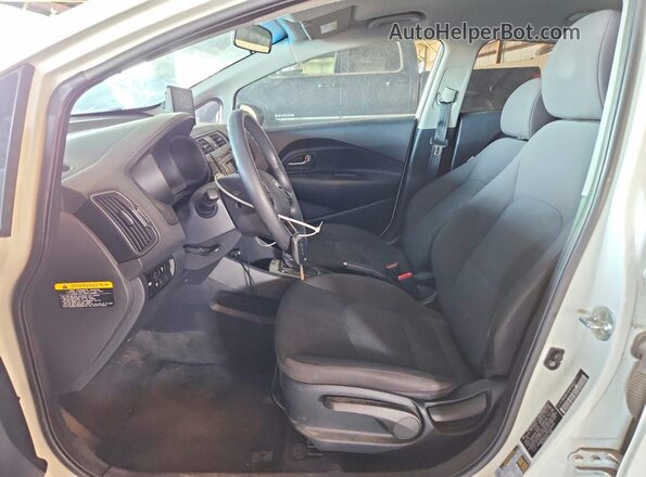 KNADM4A3XH6026620 2017 KIA RIO White Vista interior delantera