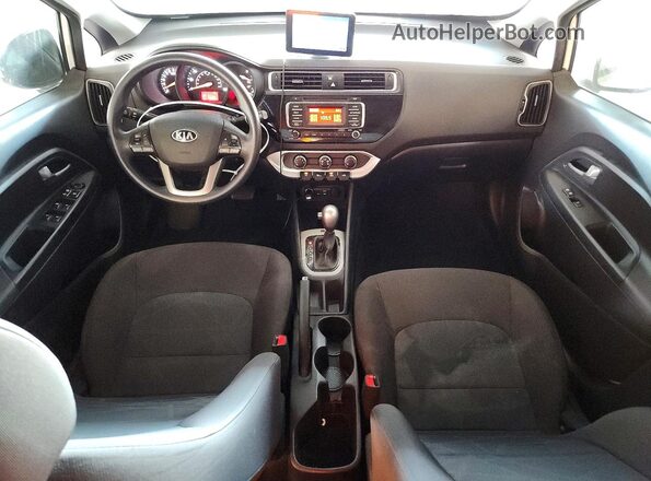 KNADM4A3XH6026620 2017 KIA RIO White Vista del salpicadero