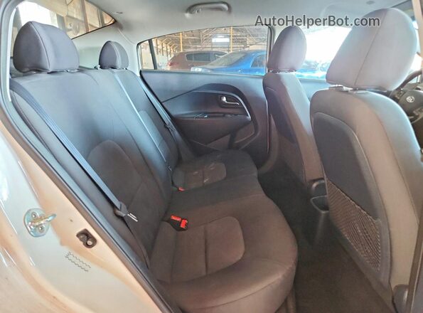 KNADM4A3XH6026620 2017 KIA RIO White Vista de los asientos traseros