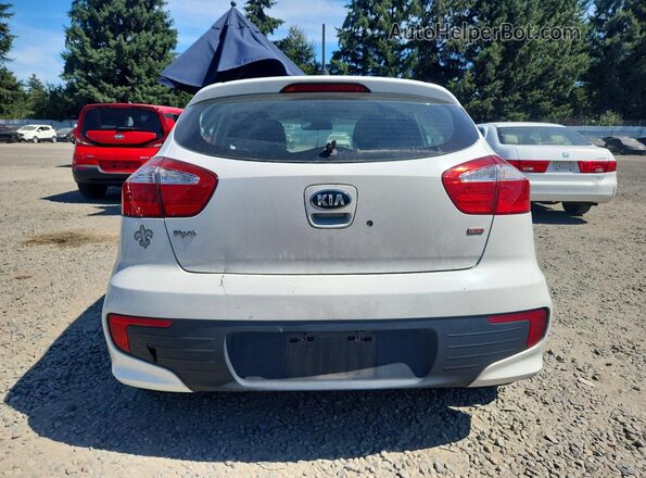 KNADM5A32G6635673 2016 KIA RIO White Вид ззаду