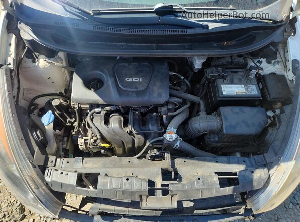 KNADM5A32G6635673 2016 KIA RIO White Вид задньої частини салону