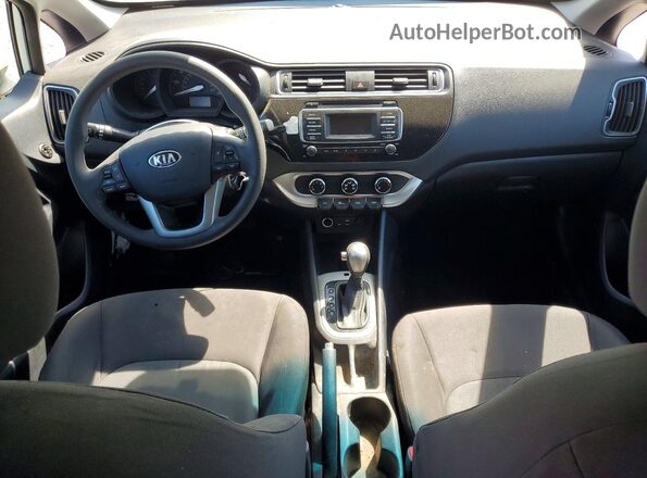 KNADM5A32G6658435 2016 KIA RIO White Vista del salpicadero