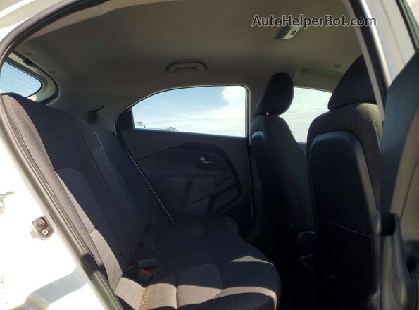 KNADM5A32G6658435 2016 KIA RIO White Vista interior trasera