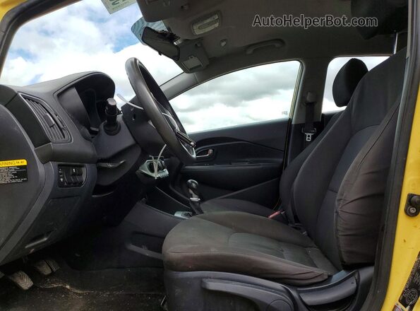 KNADM5A35G6590986 2016 KIA RIO Yellow Widok wnętrza z przodu
