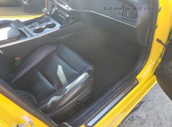 KNAE35LC3J6020903 2018 KIA STINGER Yellow Front view