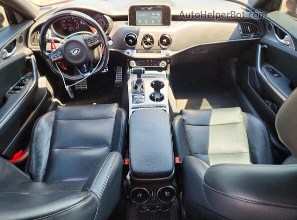 KNAE35LCXK6067931 2019 KIA STINGER Red Widok deski rozdzielczej