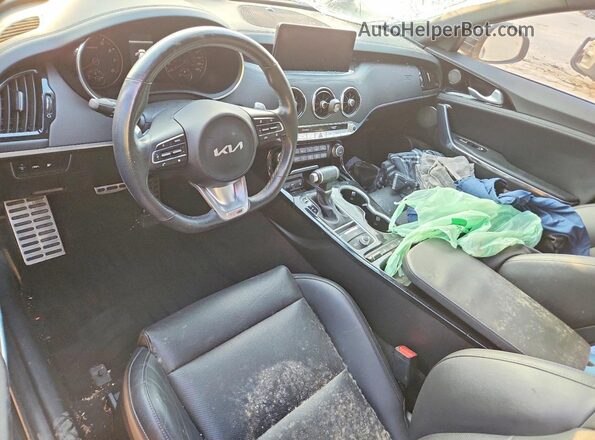 KNAE35LD2N6115287 2022 KIA STINGER Gray Vista del salpicadero