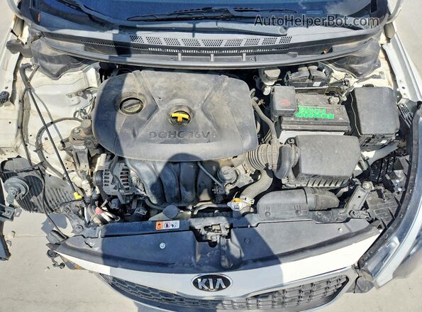 KNAFK4A65G5607004 2016 KIA FORTE White Սալոնի հետևի տեսք