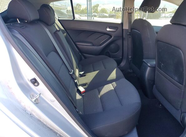 KNAFK5A82J5773818 2018 KIA FORTE Silver Widok tylnych siedzeń