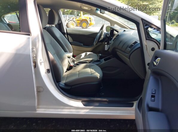 KNAFX4A60G5541981 2016 KIA FORTE White Vista interior delantera