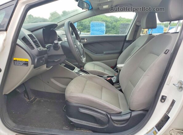 KNAFX4A6XG5535900 2016 KIA FORTE White Vista interior delantera