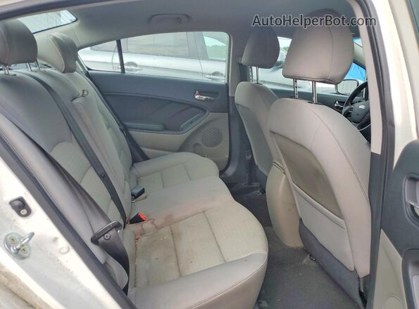 KNAFX4A6XG5535900 2016 KIA FORTE White Vista de los asientos traseros