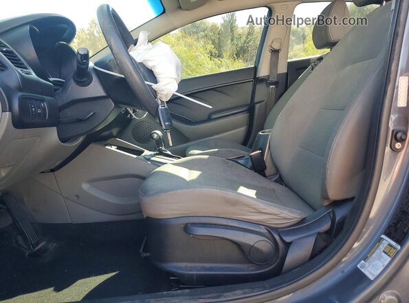KNAFX4A6XG5560148 2016 KIA FORTE Gray Вид салону спереду