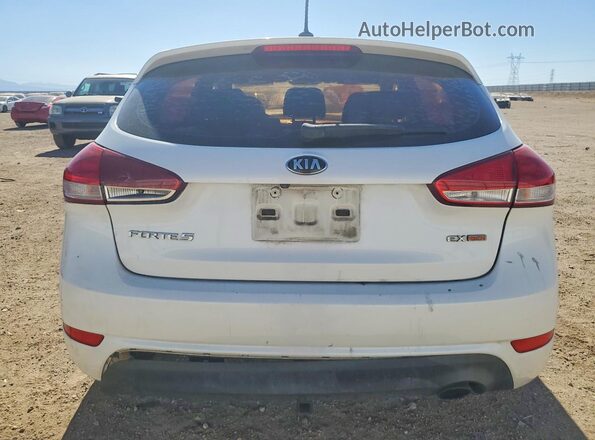 KNAFX5A83G5491665 2016 KIA FORTE White Հետևի տեսք