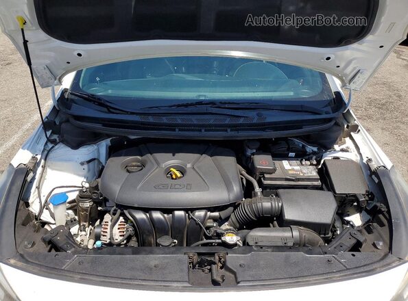 KNAFX5A85H5668640 2017 KIA FORTE White Widok wnętrza z tyłu