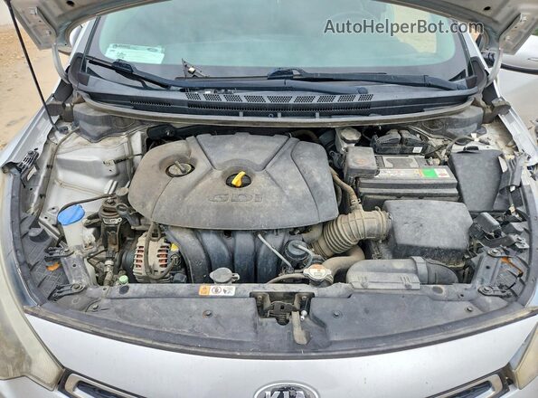 KNAFX6A88G5598278 2016 KIA FORTE Серебряный Вид задней части салона