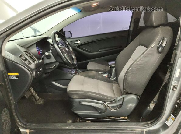 KNAFX6A8XG5603304 2016 KIA FORTE Серебряный Вид салона спереди