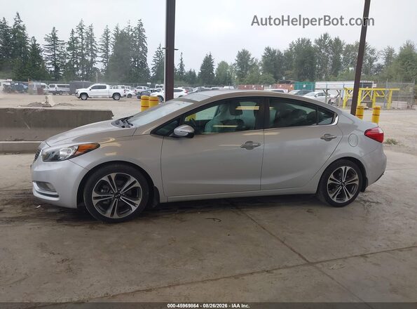 KNAFZ4A86G5464755 2016 KIA FORTE White Widok wnętrza 360 stopni