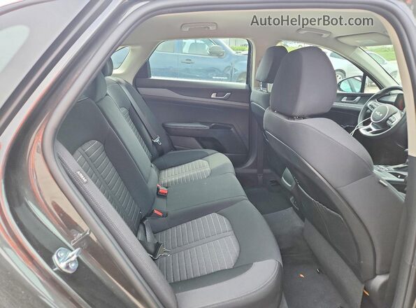 KNAG24J75S5346737 2025 KIA K5 Gray Vista de los asientos traseros