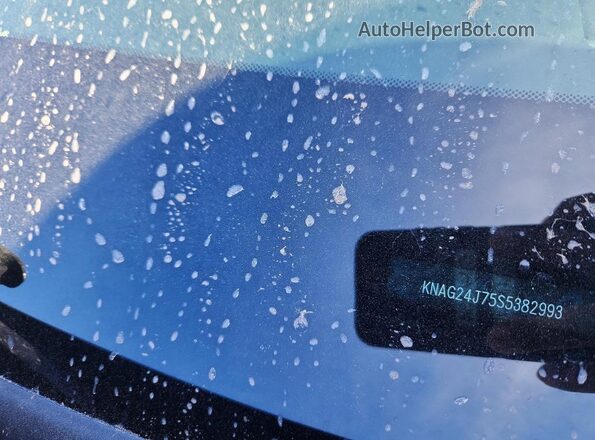 KNAG24J75S5382993 2025 KIA K5 Black Vista del compartimento del motor