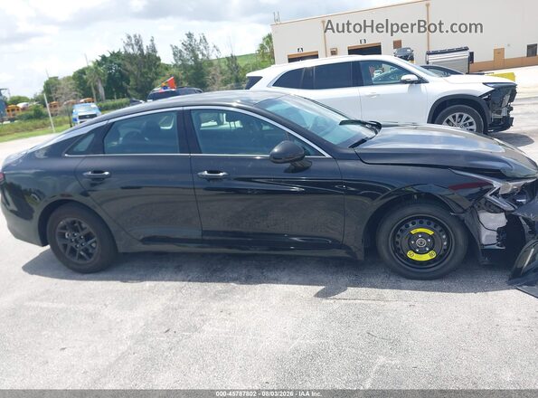 KNAG24J79T5477669 2026 KIA K5 Black Սալոնի հետևի տեսք