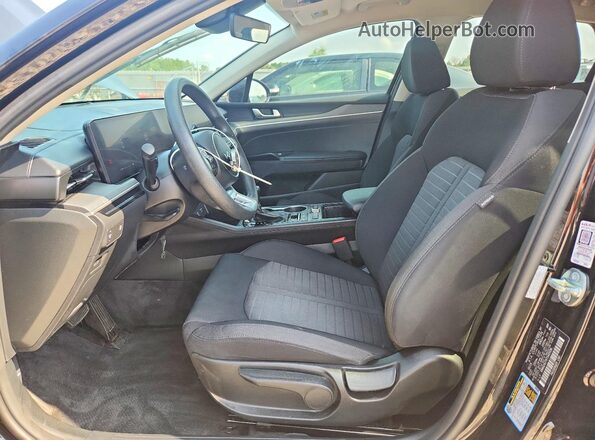 KNAG24J7XT5405136 2026 KIA K5 Black Widok wnętrza z przodu