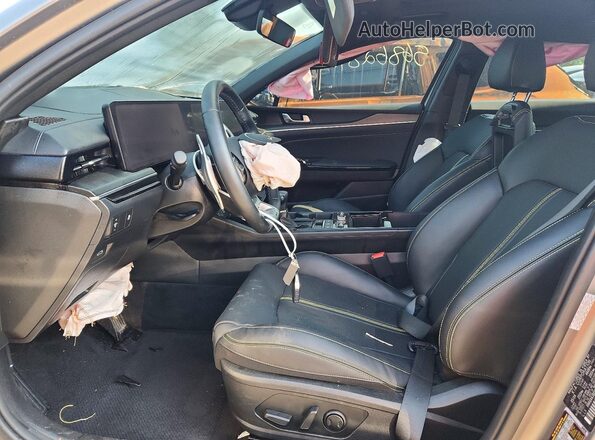 KNAG44J81S5290735 2025 KIA K5 Silver წინა სალონის ხედი