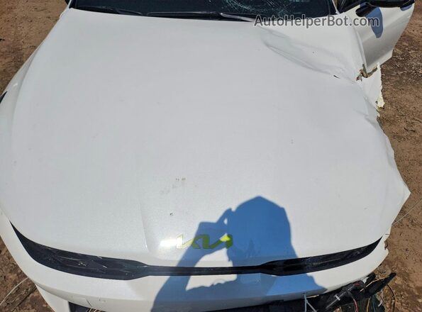KNAG44J87T5397872 2026 KIA K5 White Вид задньої частини салону