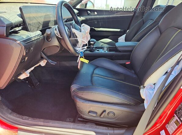 KNAG44J89S5298579 2025 KIA K5 Red Вид салону спереду