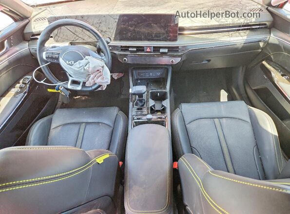 KNAG44J89S5298579 2025 KIA K5 Red Вид панелі приладів