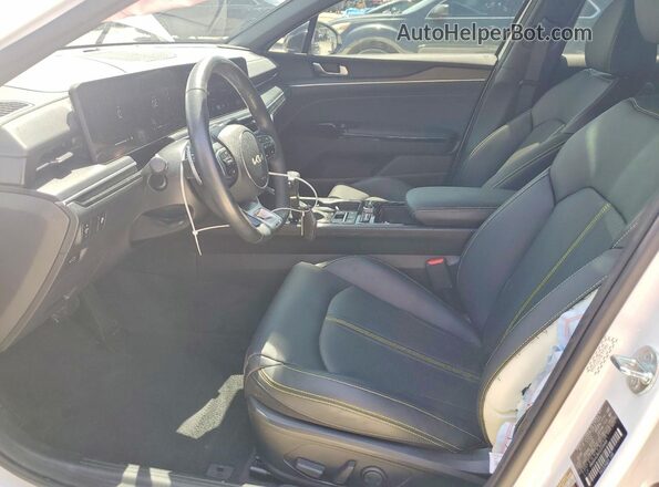 KNAG44J8XS5334666 2025 KIA K5 White წინა სალონის ხედი