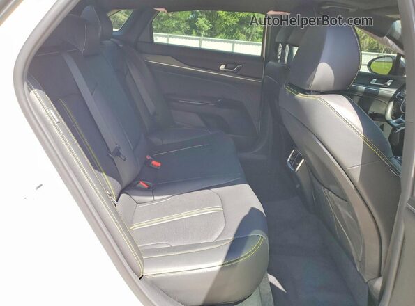 KNAG44J8XS5334666 2025 KIA K5 White უკანა სავარძლების ხედი
