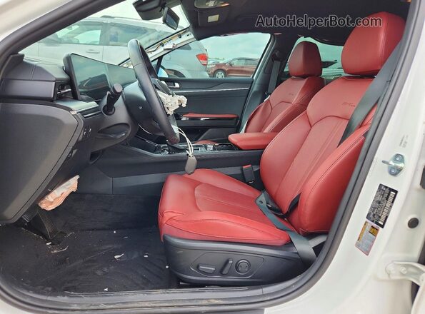 KNAG64J71T5401075 2026 KIA K5 White Front interior view