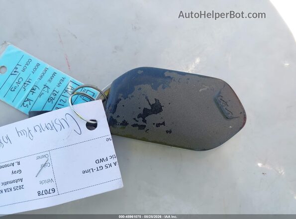 KNAG64J72S5347722 2025 KIA K5 Gray Widok deski rozdzielczej