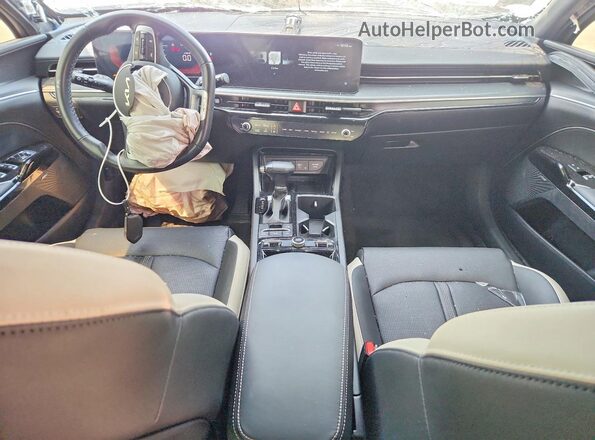 KNAG64J74S5295588 2025 KIA K5 Gray Vista del salpicadero