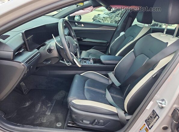KNAG64J76S5286097 2025 KIA K5 Gray Вид салону спереду