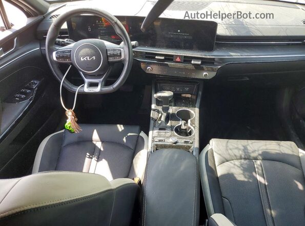 KNAG64J76T5418602 2026 KIA K5 Black Vista del salpicadero