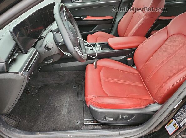 KNAG64J77S5290613 2025 KIA K5 Black Вид салону спереду