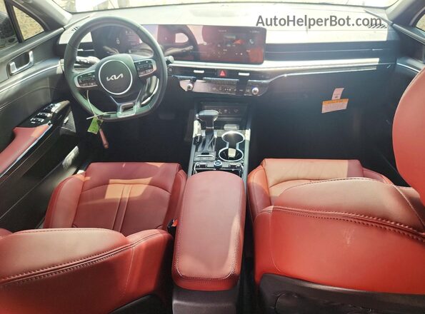 KNAG64J77T5468912 2026 KIA K5 White Vista del salpicadero