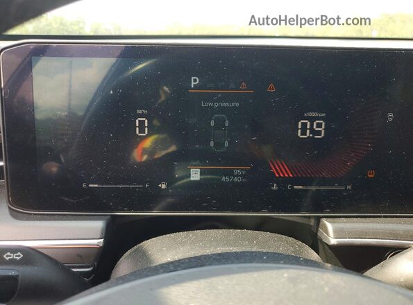 KNAG64J78S5337972 2025 KIA K5 Gray Սարքավորումների վահանակի տեսք