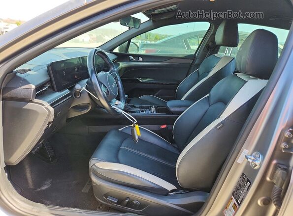 KNAG64J79S5294453 2025 KIA K5 Серый Вид салона спереди